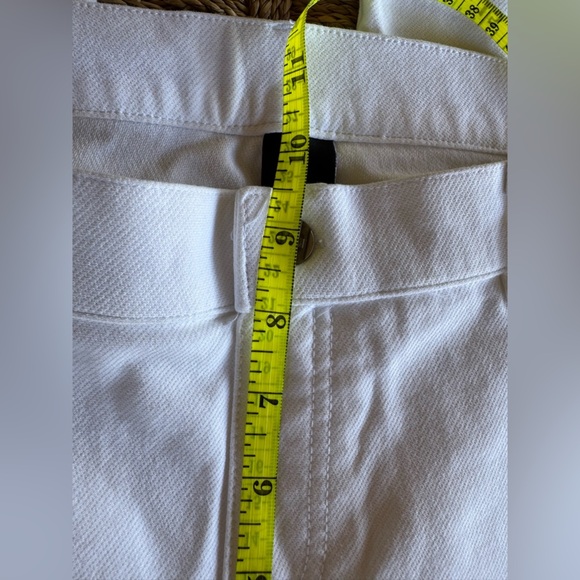 HUE Essential Denim Mid-Rise Capri Sun Women's White Jeans Sz L - Picture 12 of 14